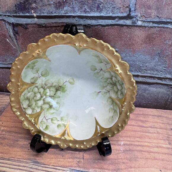 Antique Porcelain MZ Austria Bowl Grape Vine Heavy Gold Scallop Rim Hand Painted - Picture 4 of 8
